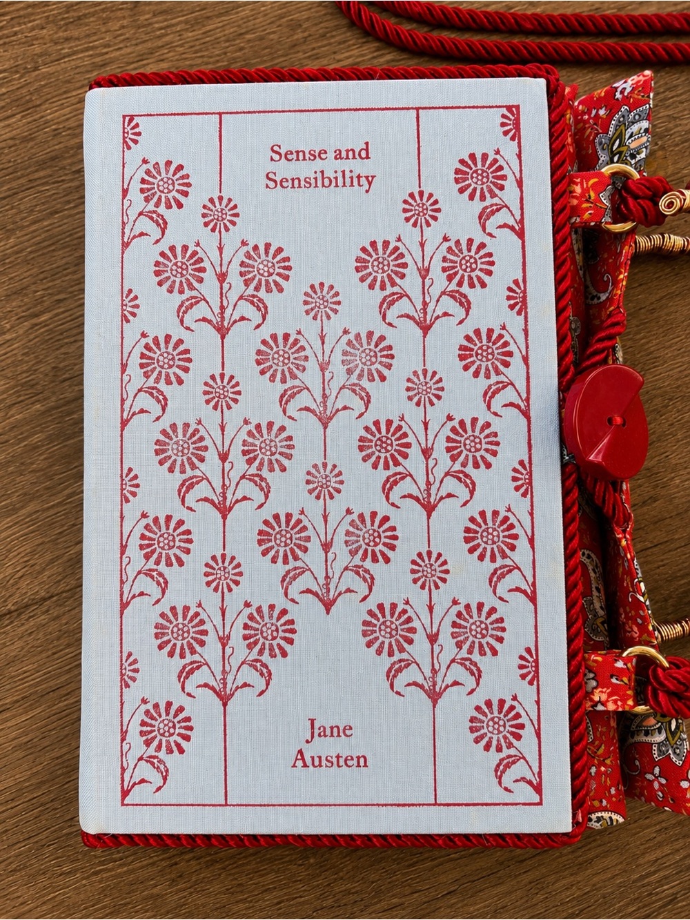 BeeZ by Scranton Jane Austen Sense & Sensibility Book Purse Crossbody - Picture 7 of 11